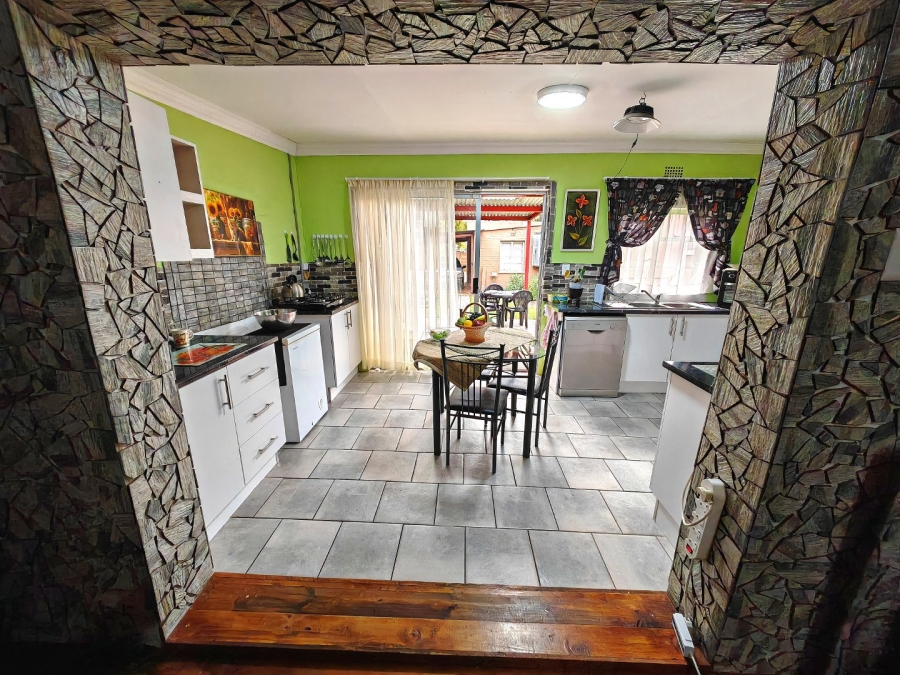 7 Bedroom Property for Sale in Bayswater Free State